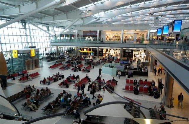 Panica intr-un aeroport din Marea Britanie dupa ce o pasagera a murit SUSPECT