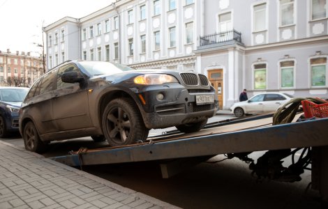 Poliția Rutieră va putea ridica mașinile staționate neregulamentar