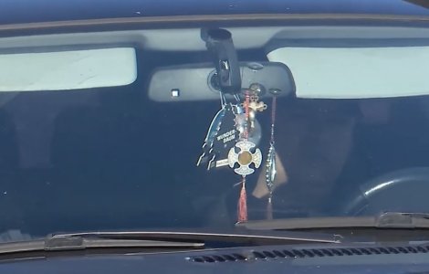 Amenzi usturătoare pentru șoferii cu iconițe pe parbrizul mașinii