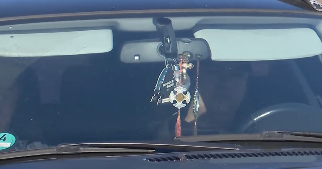 Amenzi usturătoare pentru șoferii cu iconițe pe parbrizul mașinii