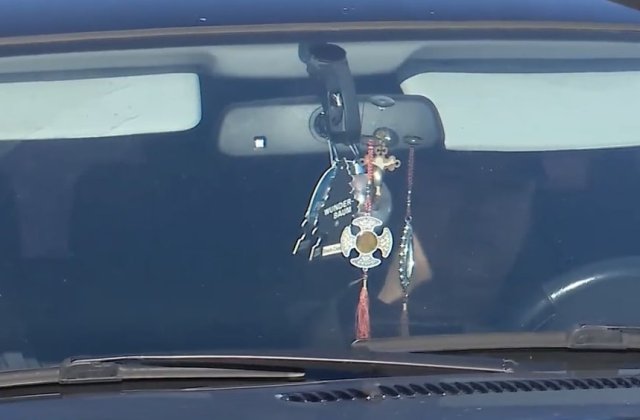 Amenzi usturătoare pentru șoferii cu iconițe pe parbrizul mașinii