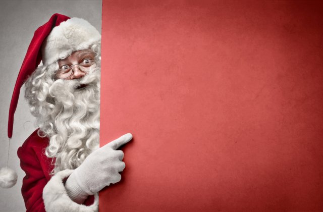 Toamnă &icirc;n calendar, oameni de zăpadă &icirc;n supermarketuri. De ce a ajuns Moș Crăciun mai devreme &icirc;n magazine