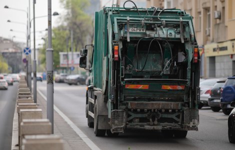 Un bărbat a fost lovit mortal de o mașină de gunoi la Galați