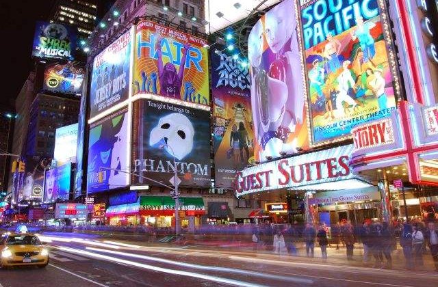 Accident intre doua autocare la New York: 14 raniti
