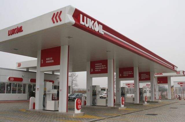 Lukoil vinde cele 138 de benzinarii detinute in Cehia, Slovacia si Ungaria