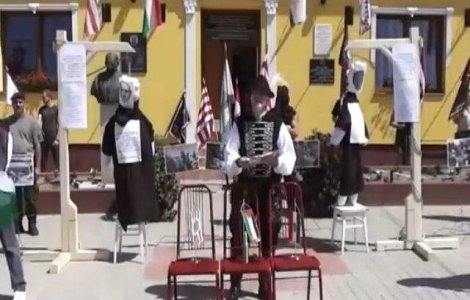  Video  Ungaria: Manechine reprezentand lideri israelieni, SPANZURATE in semn de protest