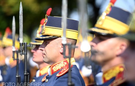 Ziua Armatei, sărbătorită în mai multe orașe. Iohannis și Ciucă, la Mormântul Ostașului Necunoscut, în Parcul Carol I