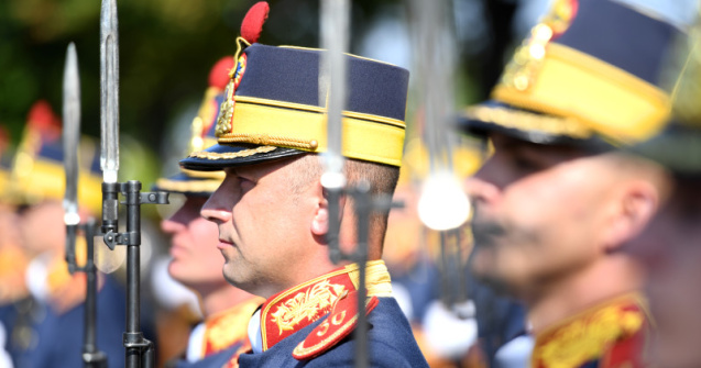 Ziua Armatei, sărbătorită în mai multe orașe. Iohannis și Ciucă, la Mormântul Ostașului Necunoscut, în Parcul Carol I