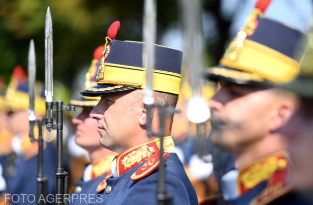 Ziua Armatei, sărbătorită &icirc;n mai multe orașe. Iohannis și Ciucă, la Morm&acirc;ntul Ostașului Necunoscut, &icirc;n Parcul Carol I 