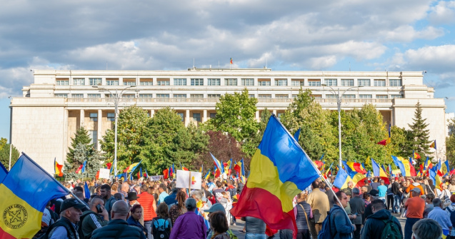 Românii protestează în fața Guvernului. Ce îi nemulțumește pe români