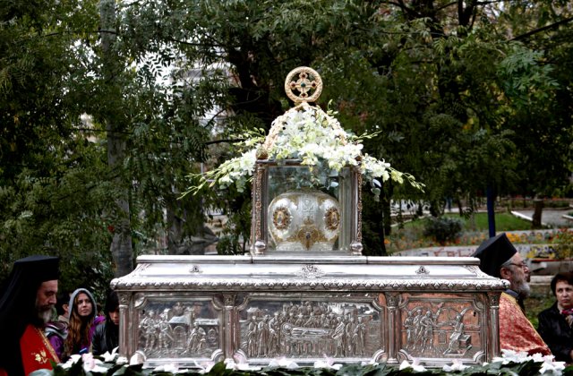 Sf&acirc;ntul Dimitrie, Izvor&acirc;torul de mir. Tradiții și obiceiuri specifice sărbătorii