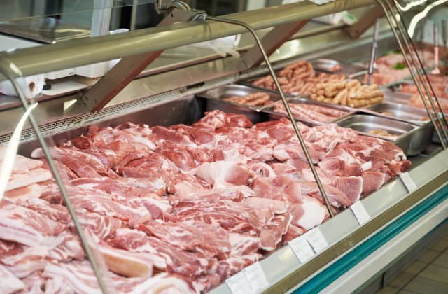 Crăciunul, mai scump dec&acirc;t anul trecut. C&acirc;t ar putea costa un kilogram de carne de porc