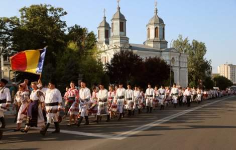 Peste un sfert de milion de români îşi sărbătoresc ziua numelui de Sfântul Dumitru