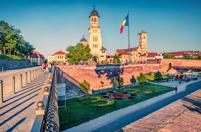 Alba Iulia a obținut titlul de Oraș Regal. Regii Ferdinand și Maria au fost &icirc;ncoronați &icirc;n acest oraș