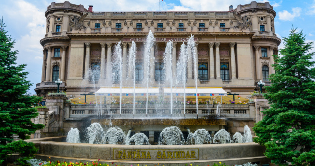 Incendiu a izbucnit la Palatul Cercului Militar Naţional din Bucureşti