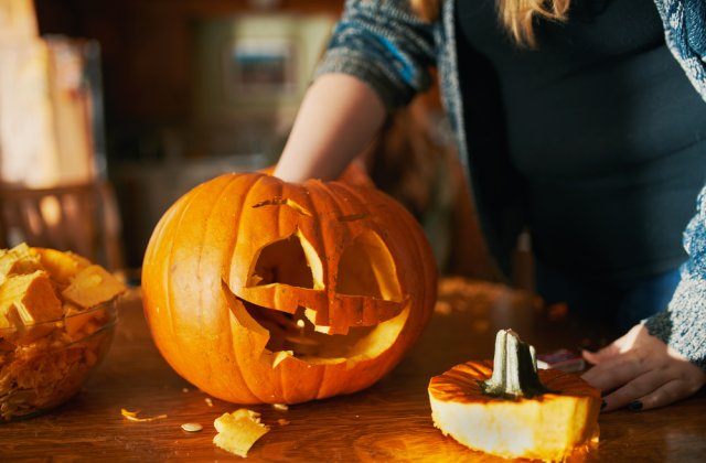 Pregătiri de Halloween. C&acirc;t de mult au ajuns să coste dovlecii &icirc;n acest an