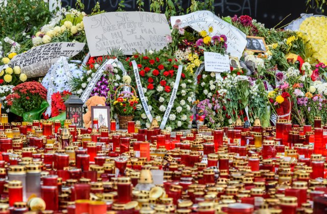 7 ani de la Colectiv. Slujbe la Biserica Sf&acirc;ntul Nicolae-Broșteni și &icirc;n fața fostului club 