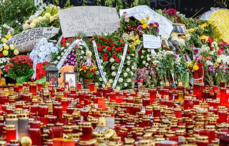 7 ani de la Colectiv. Slujbe la Biserica Sfântul Nicolae-Broșteni și în fața fostului club