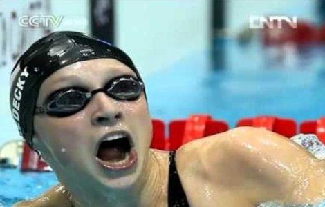 Record mondial la natatie in proba de 400 m liber