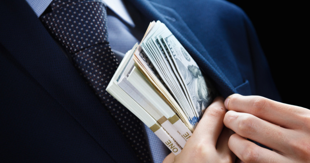 Un „cartel” de 10 bănci s-ar fi înțeles să ne crească ratele