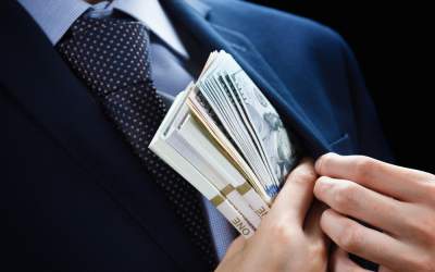 Un „cartel” de 10 bănci s-ar...