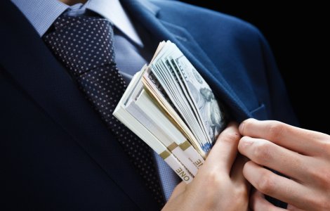 Un „cartel” de 10 bănci s-ar fi înțeles să ne crească ratele