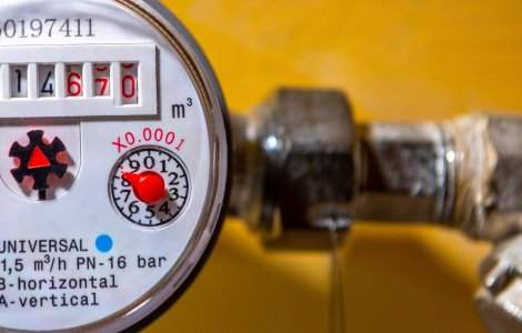 La ce vor renunțat românii pentru a plăti facturile la gaze și curent