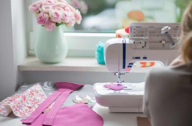 5 situații frecvente c&acirc;nd mașina de cusut electrică nu mai coase