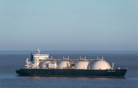 Nave încărcate cu gaze lichefiate plutesc în largul coastelor europene, așteptând să crească prețurile