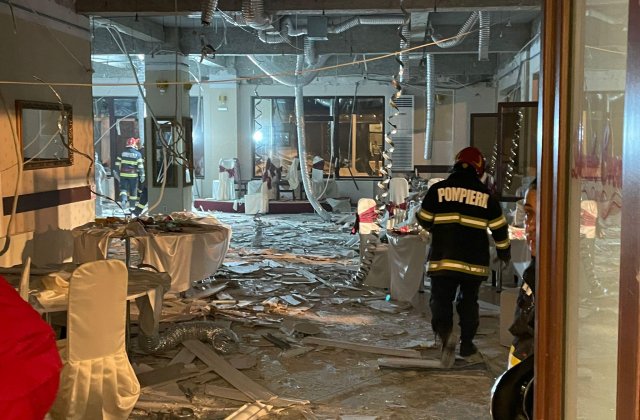 Tavanul unui restaurant din Brăila a căzut &icirc;n toiul nopții. Panică printre invitați; a fost activat Planul Roșu de intervenție