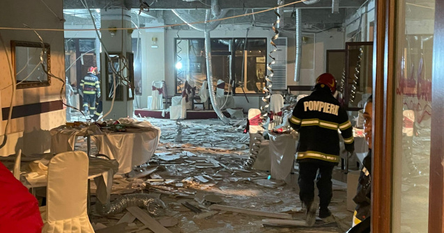 Tavanul unui restaurant din Brăila a căzut în toiul nopții. Panică printre invitați; a fost activat Planul Roșu de intervenție