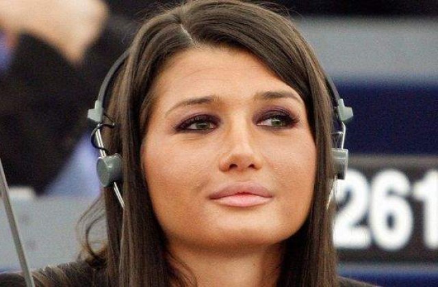 Elena Basescu: PMP are "probleme" la semnaturi pentru Diaconescu deoarece Udrea le interzice