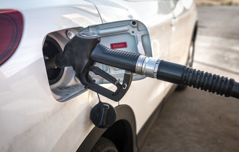 Motorina a sărit de pragul de 9 lei. Cât costă litrul de benzină în România