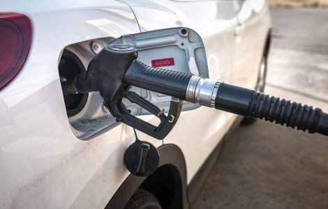 Motorina a sărit de pragul de 9 lei. Cât costă litrul de benzină în România