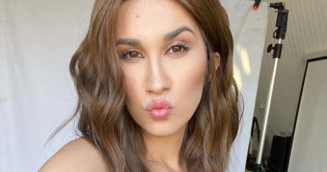 Adda lansează prima ei carte vineri: „Îmi spun povestea și spun foarte multe chestii personale”