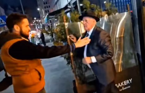 VIDEO Scandal între Mitică Dragomir și protestatarul Marian Ceaușescu