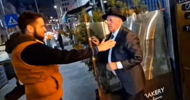 VIDEO Scandal între Mitică Dragomir și protestatarul Marian Ceaușescu