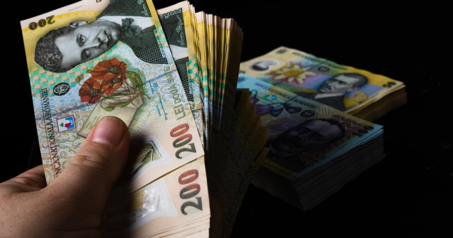 Criza nu e pentru toți!Creșteri de salarii și cu 7.800 de lei pentru unii români