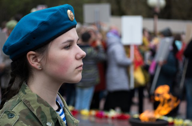 Pregătirea militară devine obligatorie &icirc;n școlile din Rusia