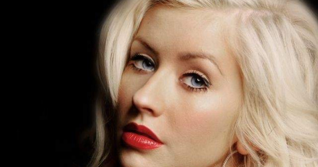 Christina Aguilera vrea sa apara intr-un pictorial in Playboy
