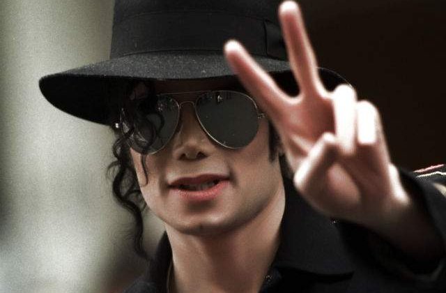 Noul cantec al lui Michael Jackson a avut premiera pe Twitter