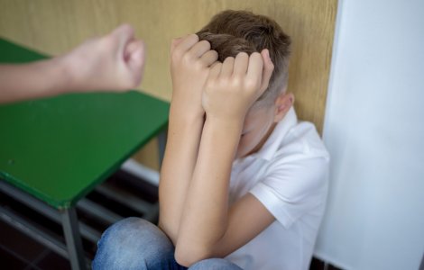 Tot mai multe cazuri de violență în școlile din țară. Părinții cer pedepse dure