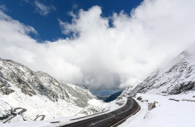 Circulația pe unele sectoare de drum de pe Transalpina și Transfăgărășan se &icirc;nchid