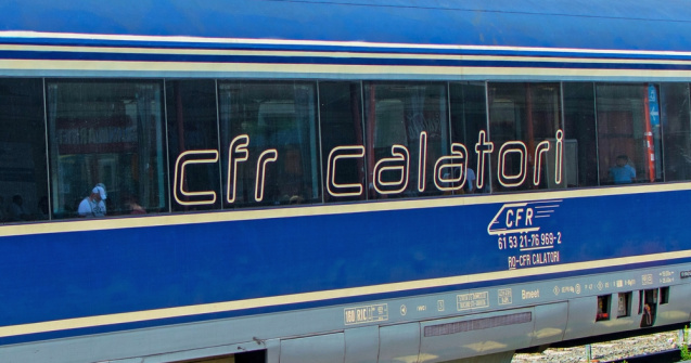 Călătorii CFR pot procura bilete online direct de la controlor