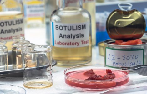 Trei cazuri de botulism depistate în România. Care sunt simptomele