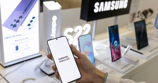 Profită de cele mai tari promoții la telefoanele Samsung de Black Friday la eMag