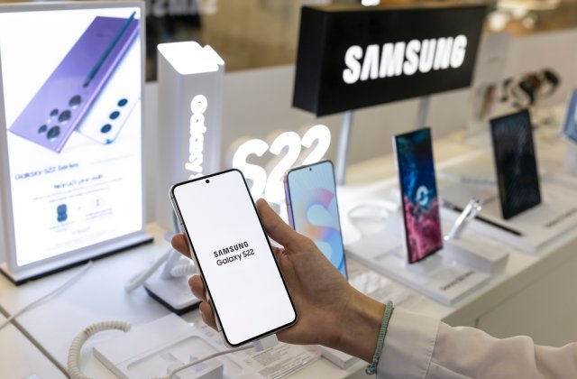 Black Friday 2022. Profită de cele mai tari promoții la telefoanele Samsung de la eMag