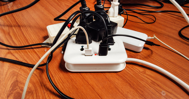 Electrocasnicele care consumă cea mai multă electricitate dacă nu sunt scoase din priză