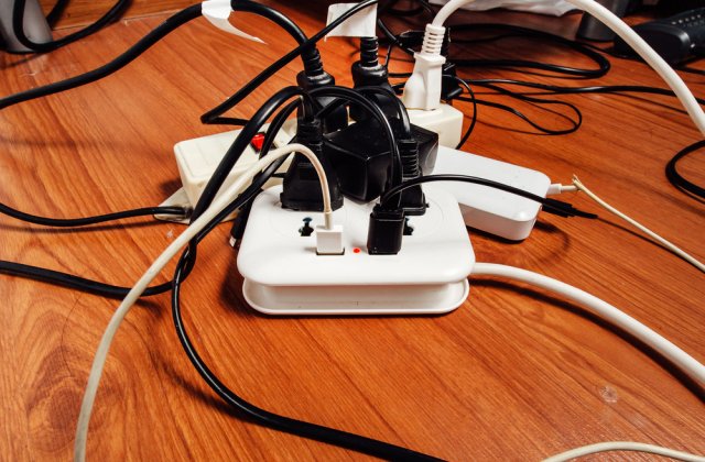 Electrocasnicele care consumă cea mai multă electricitate dacă nu sunt scoase din priză