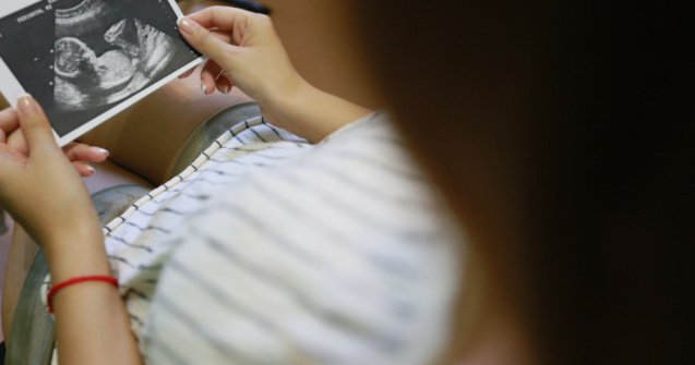 Mai multe ONG-uri cer Guvernului să deconteze avortul la cerere prin CNAS